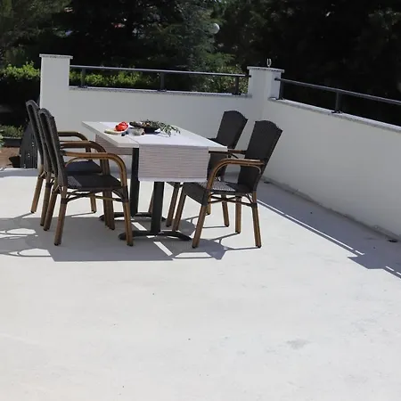 App Sanny With Terrace * Malinska