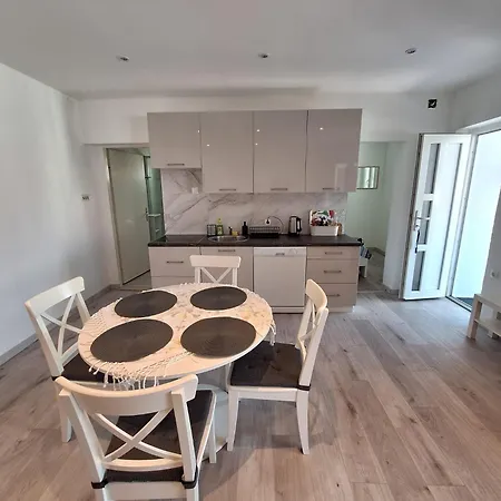 App Sanny With Terrace Apartamento Malinska