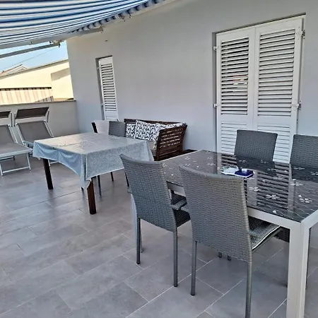 App Sanny With Terrace Appartement *