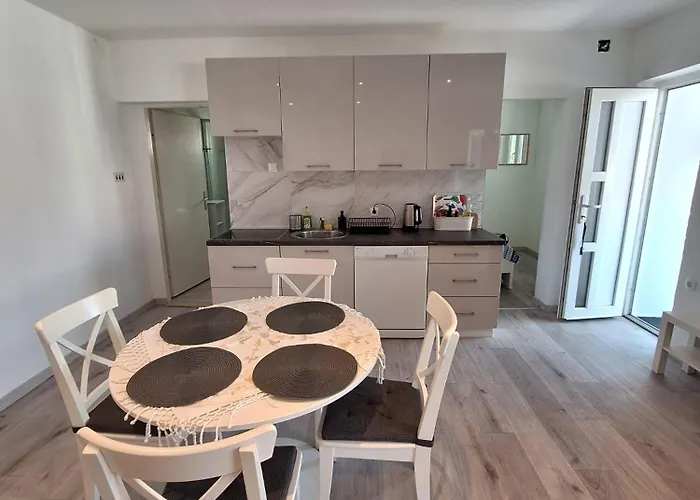 App Sanny With Terrace Apartamento Malinska