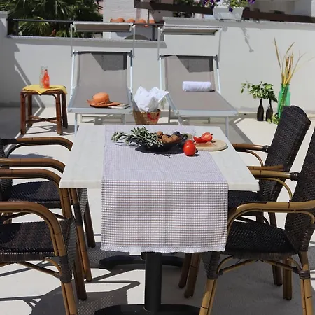 App Sanny With Terrace מאלינסקה