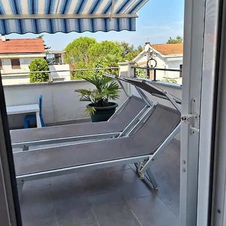 App Sanny With Terrace דירה
